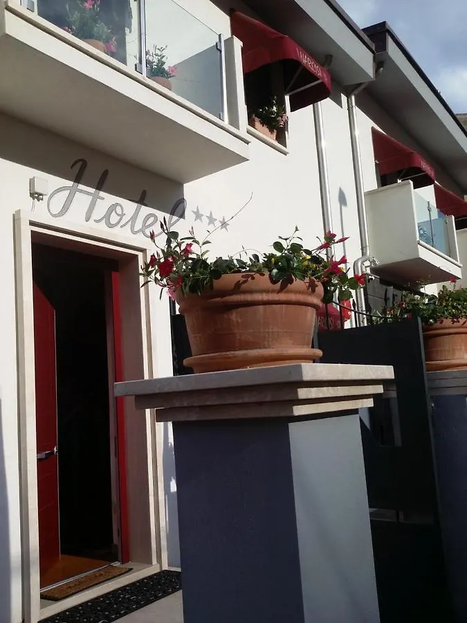 Hotel I Narcisi 시니스콜라 3*,