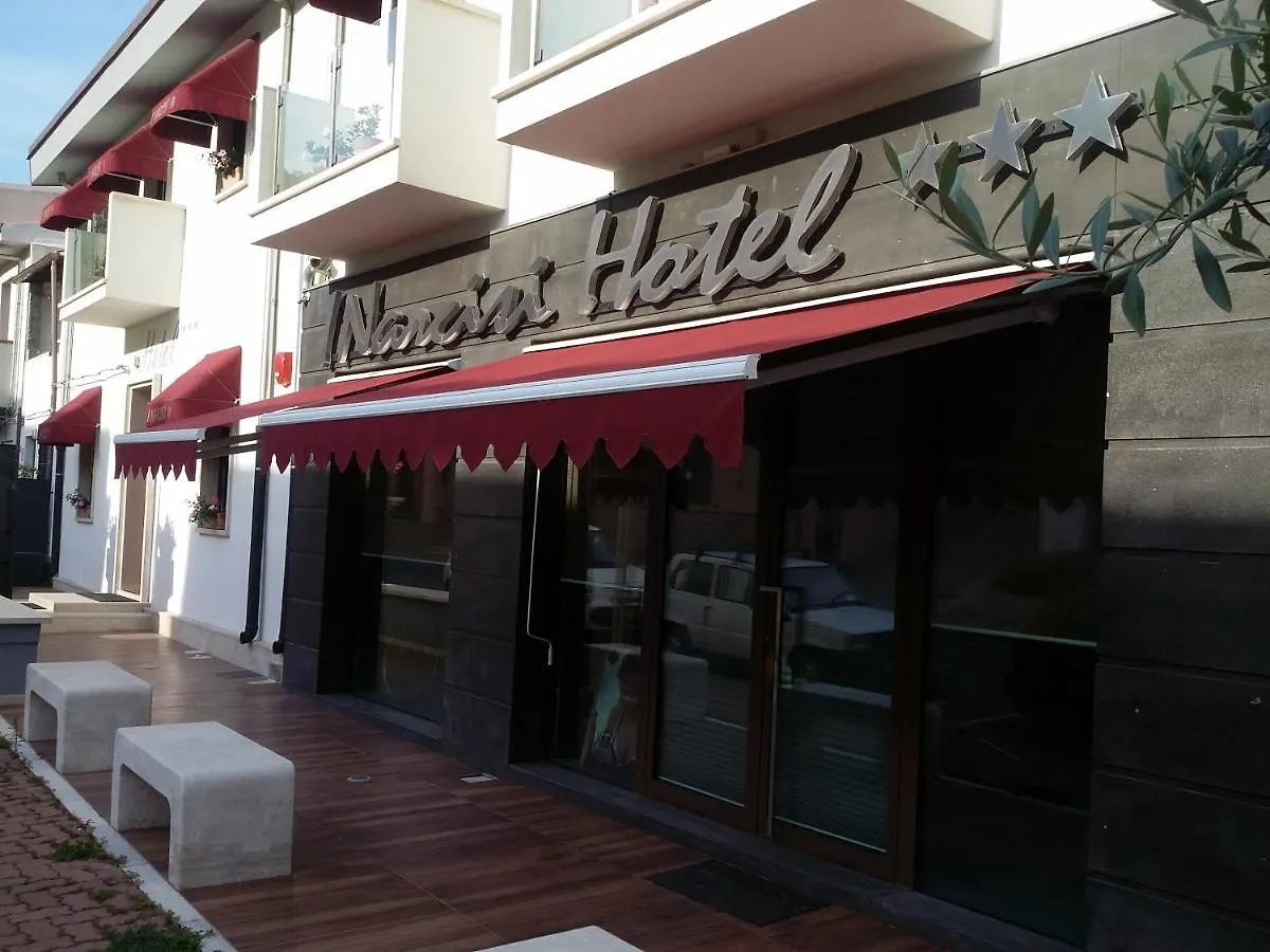 Hotel I Narcisi 시니스콜라